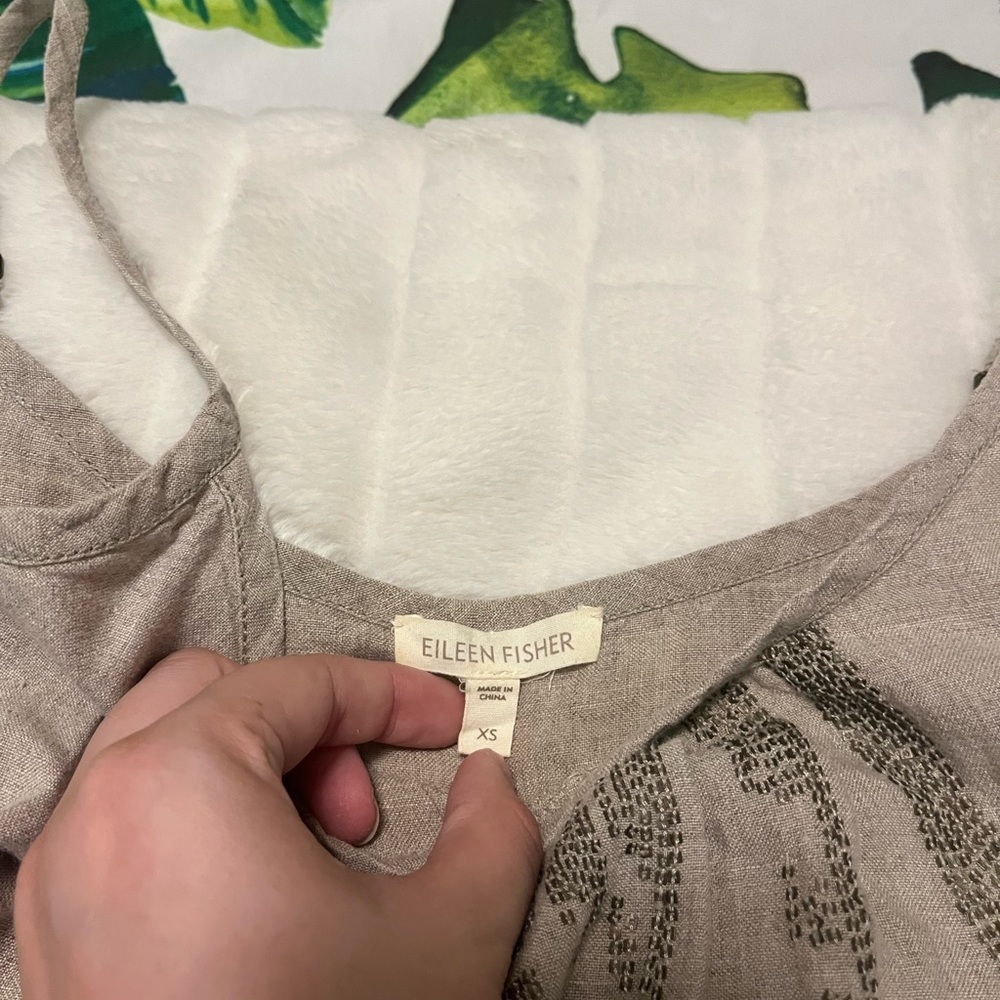 Eileen Fisher XS/S Taupe Beige Sequin Embroidered Adjustable Strap Camisole Tank - Picture 7 of 7
